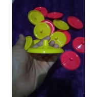 1 plastic cup lid