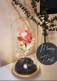 摺錢花 / 鈔票花 / 香皂花 / 銀紙花 / 番梘花 / 乾花 / 玫瑰花 / 玫瑰熊 / 拉錢氣球 / 自訂花束 / 花盒 /唯一的愛 / 我只寵你一個 / 小王子 / 波波花束 / 波波花 / 