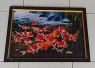Lukisan Cetak Ikan Koi Diair Terjun Plus Bingkai Ukuran 65×45