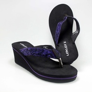 Sandal Wedges Wanita Loxley renda hitam - ungu