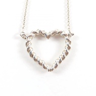 品相極佳的 TIFFANY & Co. Tiffany 925 心形扭紋項鍊吊飾配件，銀質，重 5.73 克。女士款。