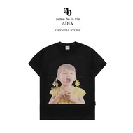 ADLV [acme de la vie] เสื้อยืด Oversize รุ่น Flower Earrings Girl Baby Face Short Sleeve T-Shirt (Ov