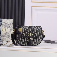 🎉Dior Bobby 提花面料斜跨單肩包 中號 女款  牛仔藍色