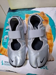 Nike air rift_women 啞銀色分趾鞋