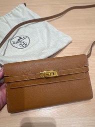 Hermes (kelly long wallet) gold looks like kelly to go