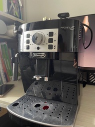 Delonghi magnifica s fully automatic coffee machine全自動咖啡機
