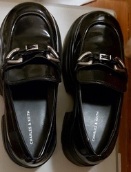 Charles & Keith 厚底樂福鞋