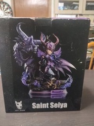 這款手辦是 C.K.Y Studio 出品的《聖鬥士星矢》冥鬥士三巨頭第一彈 「天猛星拉達曼迪斯」WCF 比例 GK 樹脂雕像