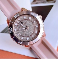 代購新品MICHAEL KORS手錶 MK手錶 50m防水石英錶 硅膠錶帶休閒通勤腕錶 裸粉色女生腕錶 鑲鑽滿天星時尚女錶MK6854
