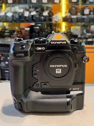 Olympus EM1X E-M1X 齊盒齊件 M43 專業級相機  高階  Micro 4/3 機身造工頂級 一流水準 防水防塵 防震一流 影運動 打雀 影動物 連拍直逼1dx 有持續追焦系統