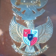 Garuda 4cm cast pin.