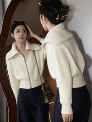 QFN | คาร์ดิแกนถักซิปคอปกใหญ่สีขาวสไตล์อ่อนโยน