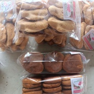 Fish Sponge Cake - Old-School Dry Sponge Cake - Dry Cake - Minang Souvenirs - Padang - Pariaman