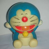aaL皮商旋.(企業寶寶公仔娃娃)已稍有年代哆啦A夢(Doraemon)寶寶/存錢筒/撲滿!/6房樂箱91/-P