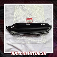 Original 71105T7W Front right fog Cover HRV RU1 HRV RU5