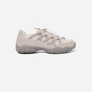FILA | รองเทาผาใบ Wheela สำหรบผชายและผหญง รน Eshape สเบจ นำหนกเบา ใสสบาย เหมาะสำหรบใชในชวตประจำวน