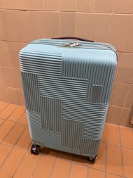26吋四轆旅行喼 二手  有密碼鎖  以圖為準