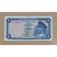 1 Dollar Brunei Old Banknote.