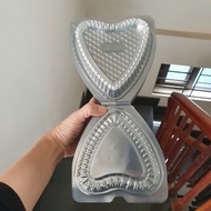 100 HEART-SHAPED PLASTIC CAKE BOXES, SIZE 12 X 11 CM X 4.5 CM