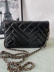 Chanel so black wallet on chain