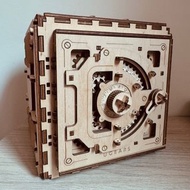 烏克蘭製 已組 Ugears 自我推進模型 Safe 保險箱 私房錢 真的可以設定密碼 情人節禮物 聖誕節禮物 收納盒 木箱 寶藏