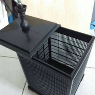 Cricket cage / plastic cricket container
