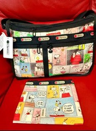 全新絕版LeSportsac Snoopy漫畫斜孭袋，  LeSportsac XPeanuts聯名經典可擴充斜孭袋斜背包。慶祝《花生漫畫》誕生 65 週年的限量合作款，包身印有特定的Snoopy P