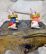 TIMBEE LO 貴族兔子伯爵戒指 大波浪貴族頸圈款 琺瑯手工手繪 銅戒指圈 可調整尺寸