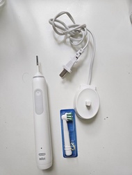 Oral-B Pro3電動牙刷連充電座及全新刷頭