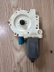 มอเตอร์กระจกไฟฟ้า หน้าขวา BMW E39 520 523 525 528 530 535 Front Right BMW E39
