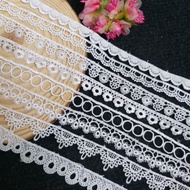 Glossy embroidered lace, white, size 1.2cm to 3.5cm (5 meter cord)