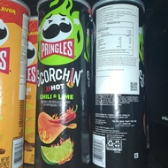 Pringles Scorching Hot Chili and Lime Snack keripik kentang pedas dan jeruk nipis 158 gr