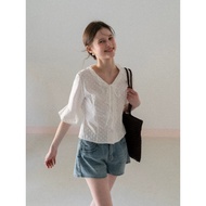 [EGGKA] White shirt embroidered with ruffled patterns