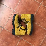 Hiking boots score off scoot