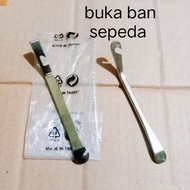 Bicycle tire opening tool bicycle tire scoop tool