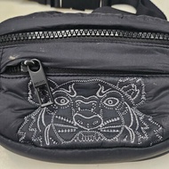 降價促銷！KENZO腰包，招財虎紋刺繡。