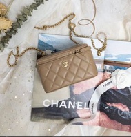 🈹Chanel Vanity Case Beige 22B 奶茶色金球長盒子🤎