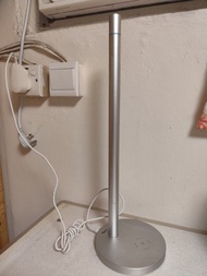 簡約銀色LED檯燈 帶無線充電