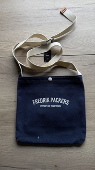 Fredrik Packers 帆布斜孭袋