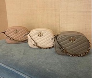 ⛔️截單日：3月25日18:00 💕Tory Burch 專門店VIP折扣💕  ❤️‍🔥🇨🇦加拿大直送Tory Burch 🈹️ 新款🤩 TB Kira經典相機包 📷