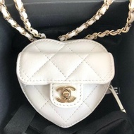 Chanel 白色愛心耳機包