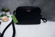 กระเป๋าสะพาย KATE SPADE Crossbody Bag ด้านหน้าติดโลหะชื่อแบรนด์อะไหล่สีทอง