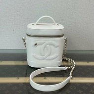 ✨CHANEL 白金雙C手提斜背化妝包14.5*16*12  99新配件塵袋