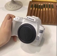 佳能200D二代套機200DII98新入門單反照相機98新。原裝相機，無拆修無暗病，各項功能正常，無質量問題。