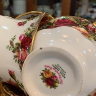 Tea Set - Bone China, Royal Albert - Old Country Rose and Made in England.