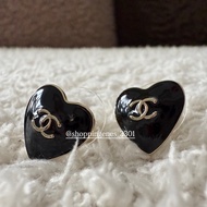 香奈兒 Chanel 全新品 25B 黑色琺瑯小愛心耳環