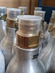 . 8 罐裝滿二氧化碳的瓶子 梳打水機用 eight full sealed bottles of CO2 for soda water machine, carbonator machines, b
