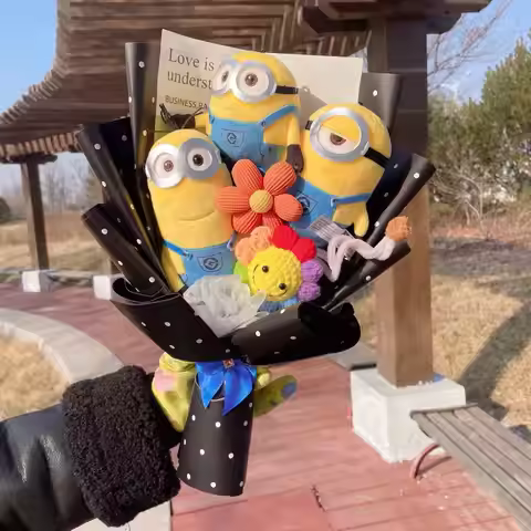 Genuine Amine Minions Plush Dolls With Sunflowers Roses Creative Bouquets Christmas Birthday Graduat