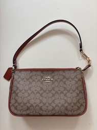 COACH 經典 Monogram 手挽袋
