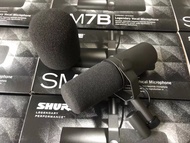 Shure ไมโครโฟน SM7B สตูดิโอไดนามิกอัดเสียงวิทยุสื่อสารพกพาอัดเสียงระดับมืออาชีพ